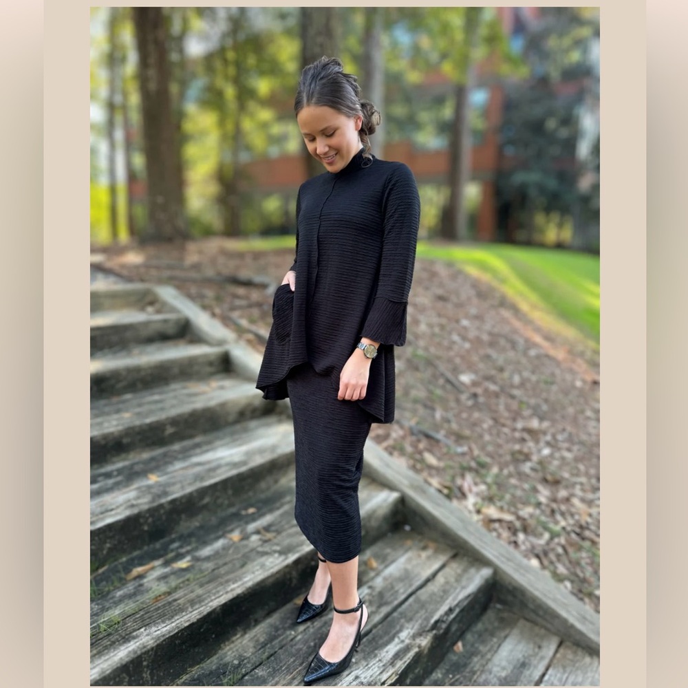 NWT Zadie B’s “Krissy” mock neck tunic in Black